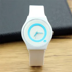 Alta qualidade unisex pequeno fresco e ultra fino e leve relógio de quartzo casual estudante adorável dial silicone relógio à prova dwaterproof água