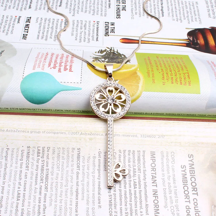 New Arrival Gold Silver Color Sneak Chain Pendant Necklace Shining Crystal Key Long Sweater Chain For Women Fashion Jewelry