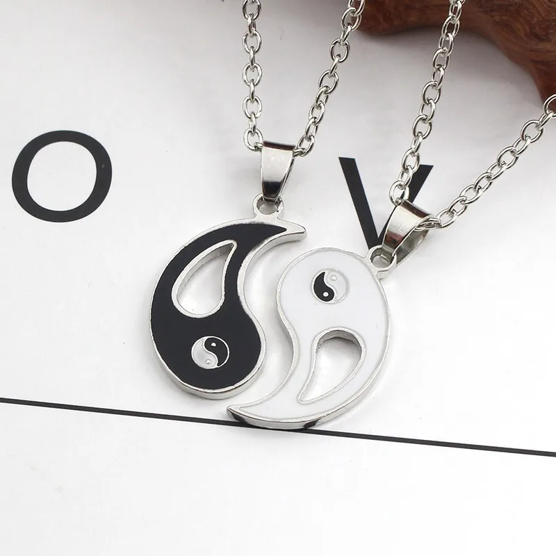 2 Pcs/Set Yin Yang Tai Chi Necklace For Couples Broken Heart Puzzle King Queen Pendant Necklaces Send Lovers Jewelry Gifts 2023