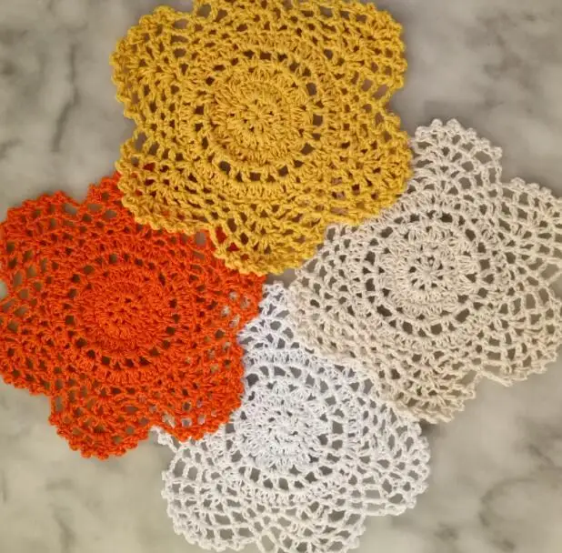 15CM Round Vintage Crochet Flowers Dining Doilies Cotton Table Coaster Wedding Napkins Christmas Placemats Mantel Individual Pad