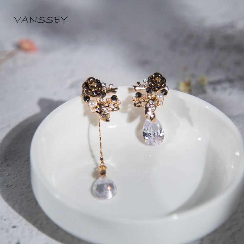 

Vanssey Vintage Fashion Flower Camellia Waterdrop Cubic Zirconia Rhinestone Jewelry Asymmetric Earrings for Women 2018 New