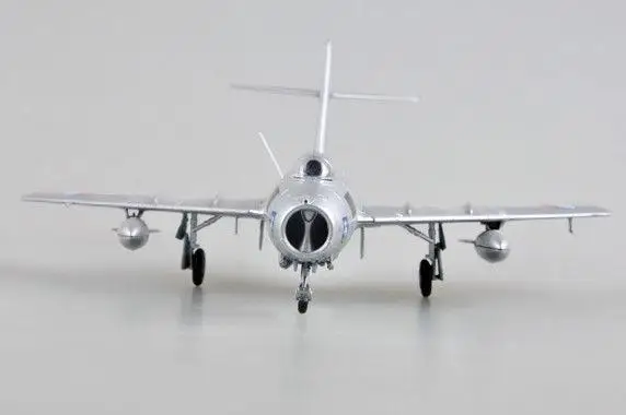 Trumpeter 37132 Easy Model 1/72 MiG-15 Plastic Finished Aircraft Model New Stock