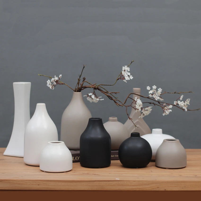 

Classic Black / White Ceramic Vase Chinese Crafts Contracted Porcelain Bottle Flower Arrangement Home Decoration Accessories