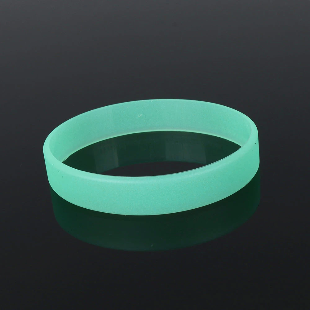 Pulseras de silicona de goma elástica que brillan en los colores, brazaletes para hombres y mujeres, pulseras deportivas de baloncesto, pulsera de silicona