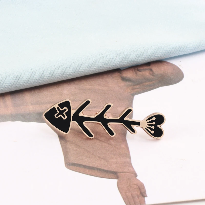 shshd Cartoon Black White Cat Fish Bone Brooch Animal Enamel Pins for Women Men Shirts Lapel Pin Badge Couple Jewelry Lover Gift