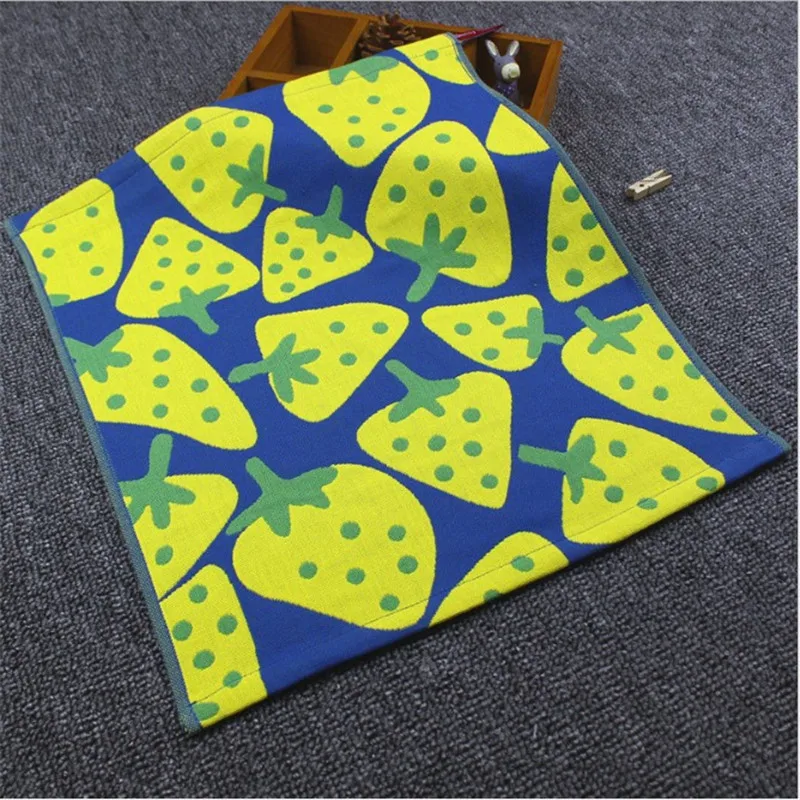 35*40CM Fashion Strawberry Cotton Face Towel Three Layers Gauze Square 3 Colors Thick Absorbent Fruit Pattern Hanging Hand Towel