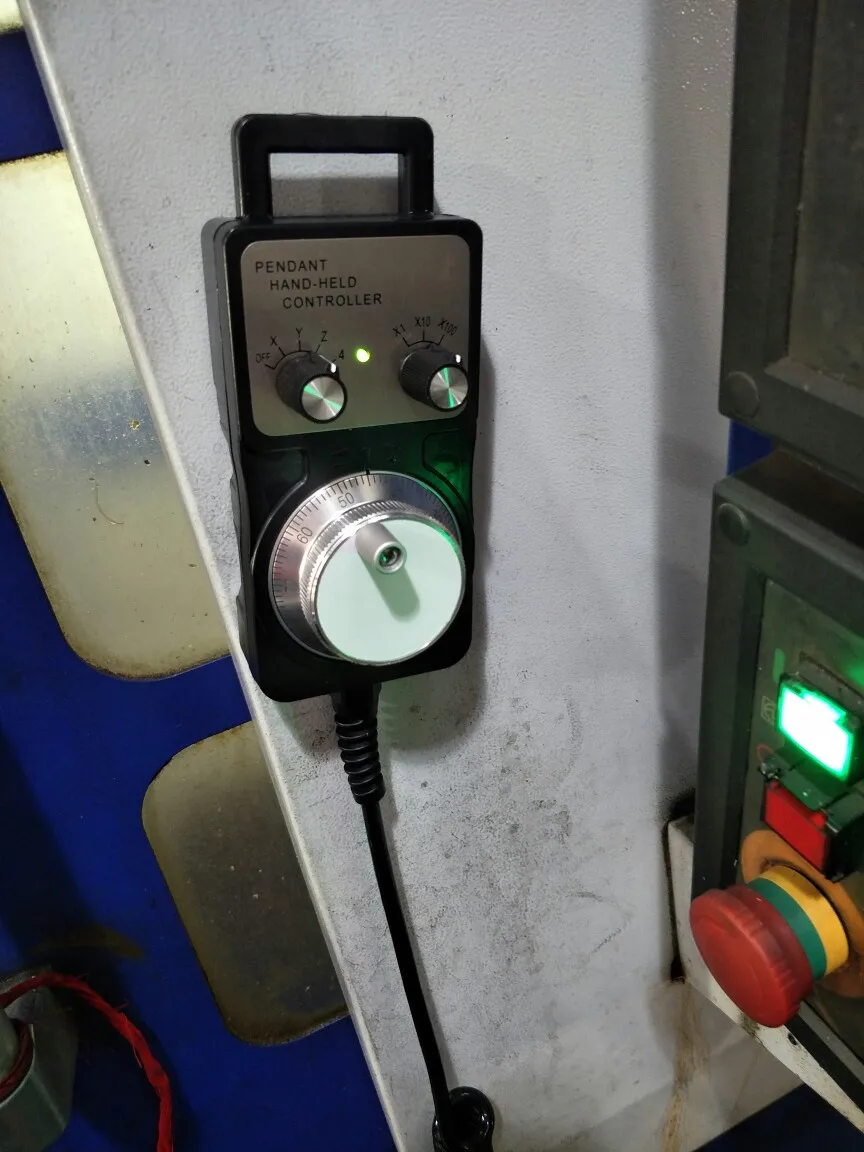 Nave da usa-UE, CNC 4/6 Assi MPG Ciondolo Volante di comando e chiusura per FAGOR GSK Siemens MITSUBISHI FANUC Sistema di 5V generatore di impulsi