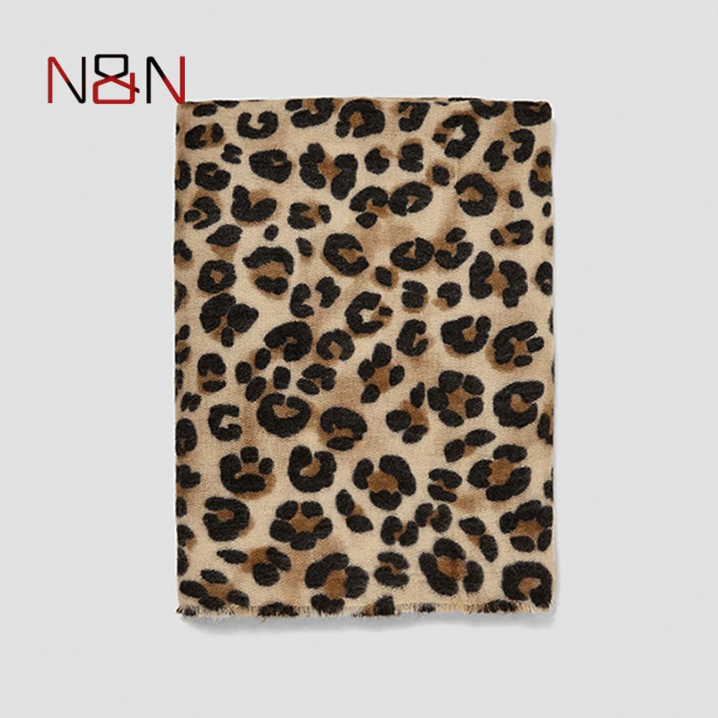 Nuove sciarpe con stampa leopardata sciarpa alla moda da donna di alta qualità scialle da donna accessorio di vendita calda