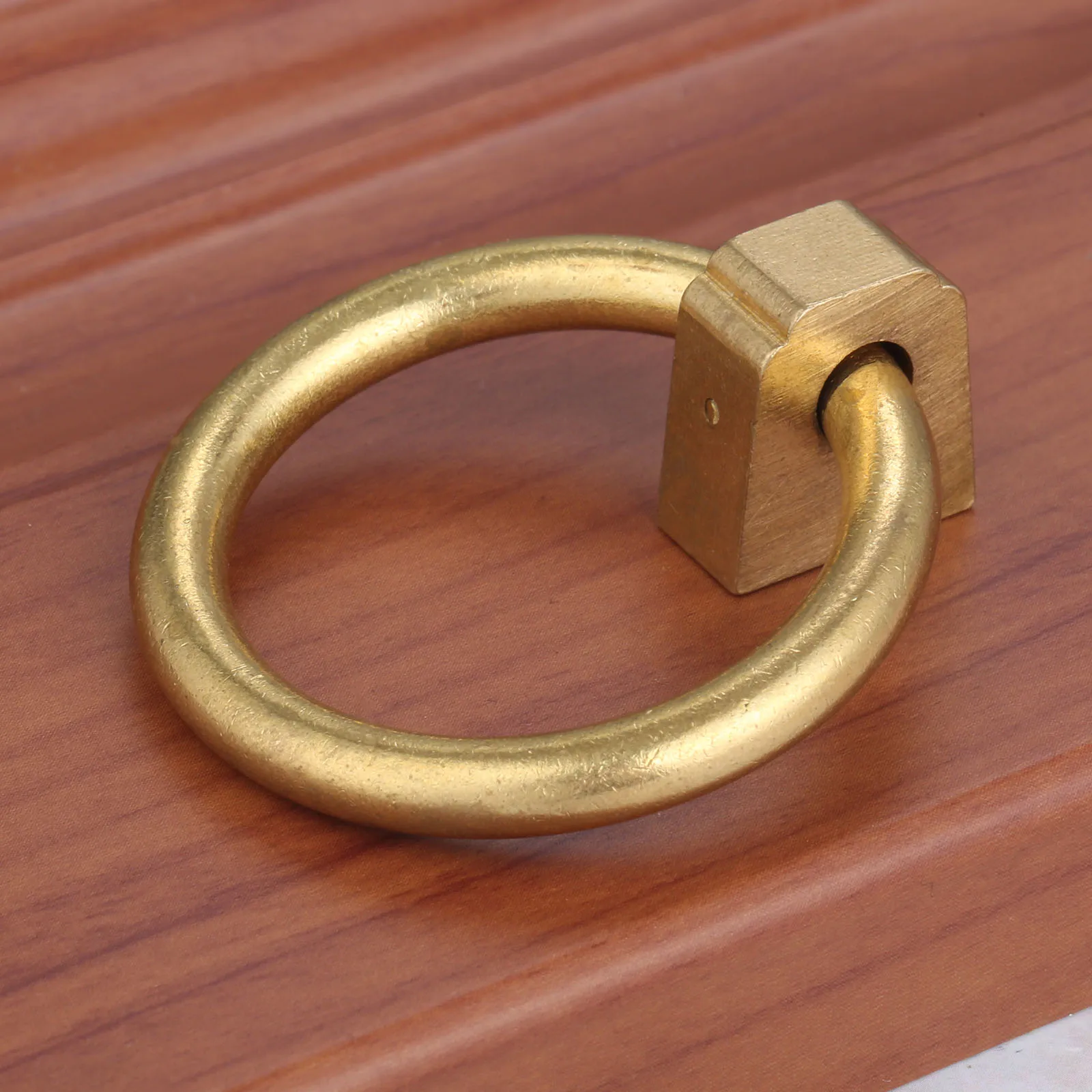 1Pc In Ottone Antico Maniglia Del Cassetto della Maniglia di Tiro di Rame Puro a Forma di Cerchio Vecchi Mobili Armadio Cabinet Door Pull Anello dia.50mm