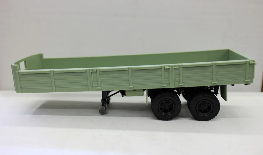 

Collectible Alloy Toy Model Gift MAZ 1:43 Scale Russian Vintage Truck Tractor Trailer Vehicles Diecast Toy Model Decoration