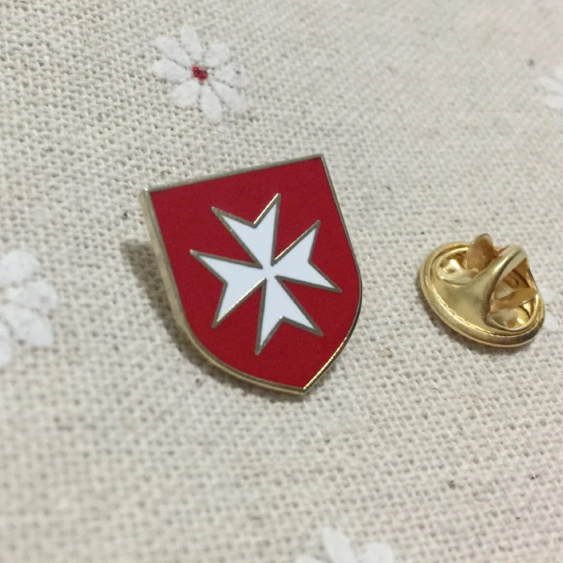 Masonic Red Shield with White Maltese Cross Crusader Order Knight Lapel Pins and Brooches Masons Freemasonry Pin Badges