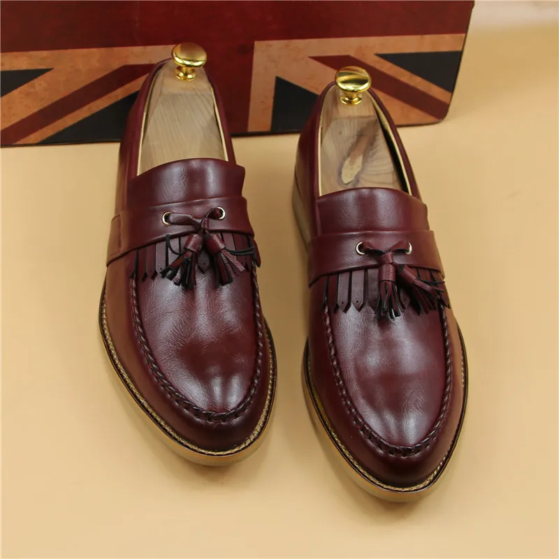 New Trend Men Fashion Tassel Decorated Leather Loafers British Style Vintage Slip On Leather Moccasins Flats Men Oxford Shoes