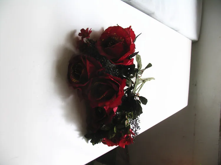 [European] cheap promotional simulation flower arrangement of red roses to roses and rose