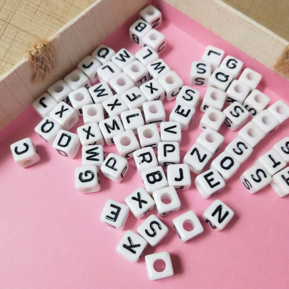 Wholesale 1100pcs 8*8MM Plastic Acrylic Letters Beads White with Black Single Initial Character T Printing Alphabet Spacer Beads