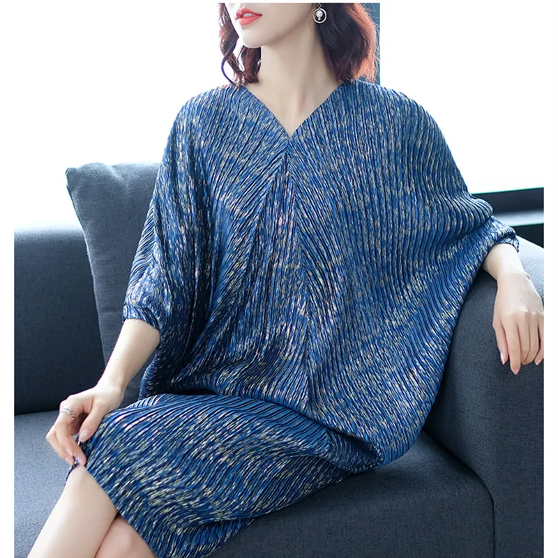 

Spring Summer New 2019 Women Fashion V-Neck Pleated Dress Three Quarter Sleeve Black Burgundy Blue Purple Dresses