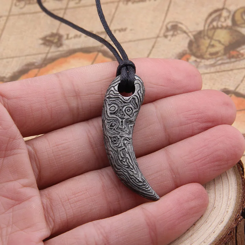 dropshipping 1pcs Viking Age Style Damascus Steel Bear\'s/Wolf\'s Tooth Pendant with jewelry cord