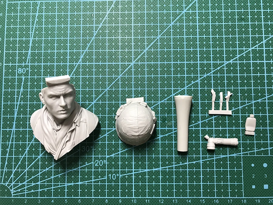 Assembly Unpainted  Scale 1/10  ancient man  bust  in the winter   figure Historical  Resin Model Miniature Kit