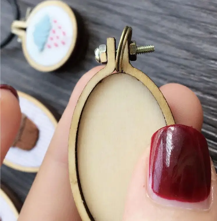 Mini Wood Embroidery Hoop Pendant Laser Cut Embroidery Frame Tiny Stitching Jewelry Hoop For Necklace Oval And Round