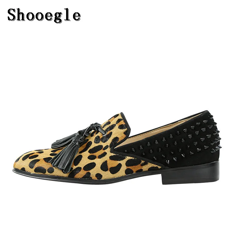 

SHOOEGLE New Design Men Slip-on Loafers Low Heel Spike Shoes Rivets Tassel Men Leopard Shoes Mary Janes Casual Zapatillas Hombre