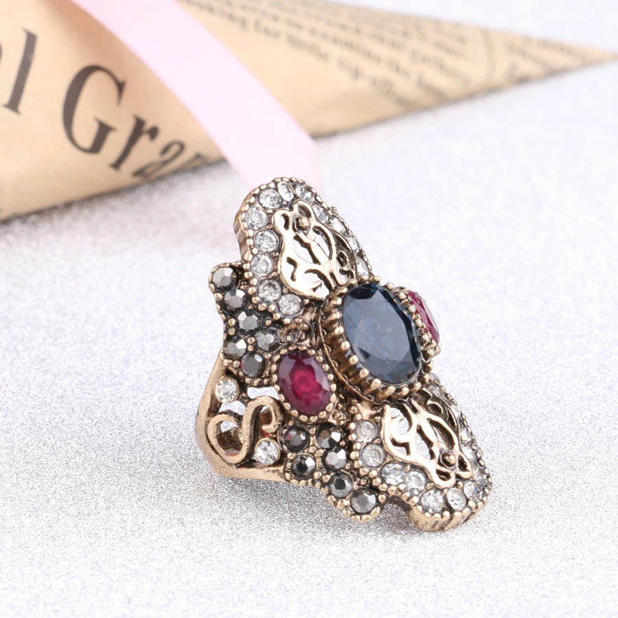 2021 New From India Unique Red Antique Ring Color Ancient Gold Vintage Crystal Rings For Women Party Jewelry