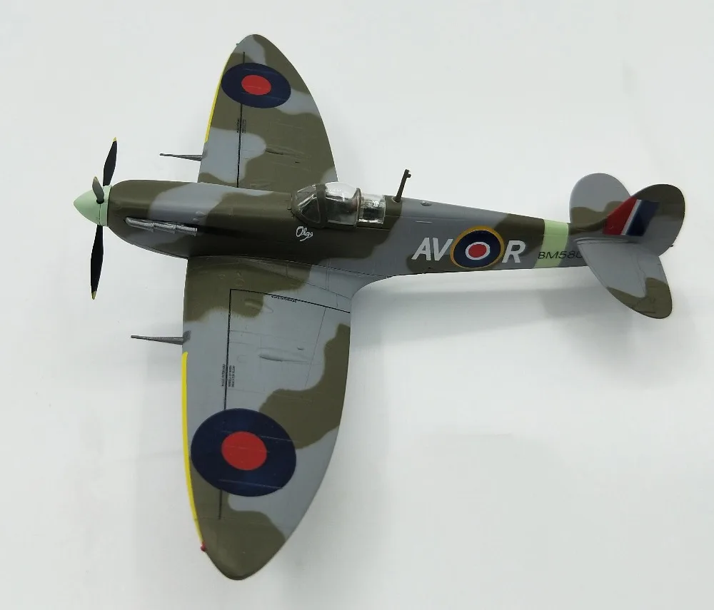 1:72 World War II air force MKV fighter model   finished 37211 Collection model