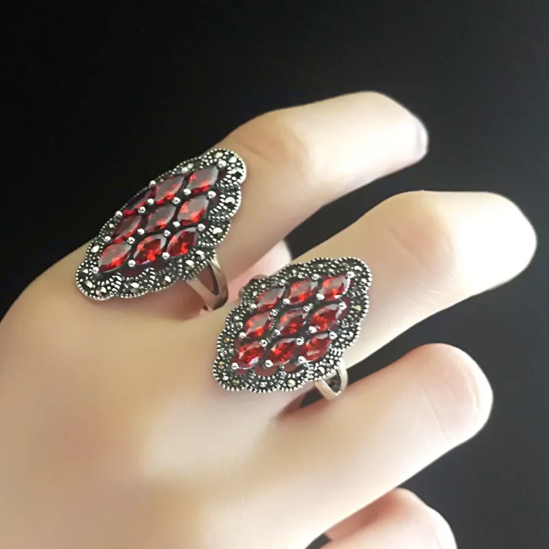 

Кольцо женское из серебра 925 пробы, с красным гранатом