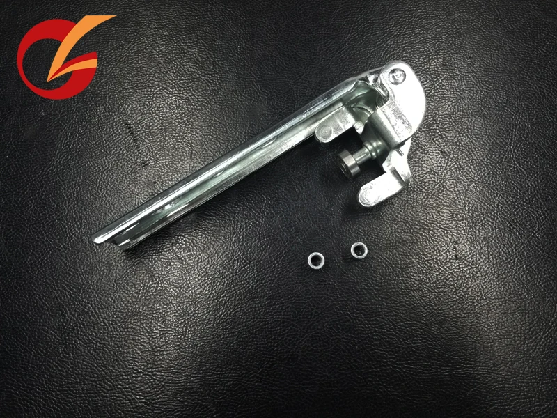 use for toyota hiace 1992-2004 model sliding door roller middle braket