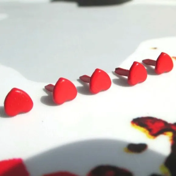 600pcs 6mm Red Heart Brads Scrapbooking Valentines Day Wedding Supplies Favors Invtations Gifts Papers Ablum Cards Decorations