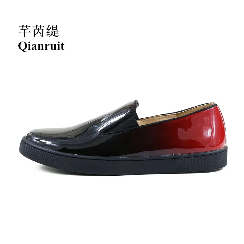 

Hot Sale Wedding Men Patent Leather Dress Shoes Low Top Flat Gradient Fashion Show Shoes Men Runway Chaussures Hommes