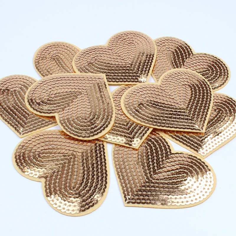 10 pz/lotto Paillettes Oro Cuore Patch Ferro Da Cucire Su Cappelli Scarpe Pantaloni Jeans Cappotti Adesivi FAI DA TE Tessuto Appliques Ricamo Toppe E Stemmi