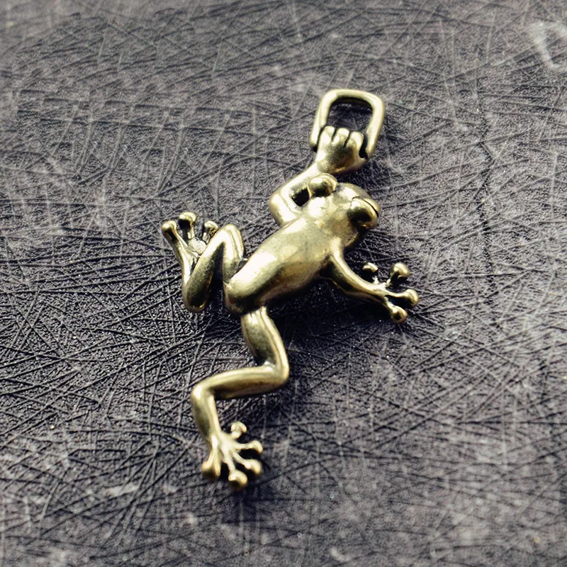 Mini Cute Brass Climbing Frog Statue DIY Keychain Necklace Bag Pendant Vintage Decoration Ornament Funny Toy Gift