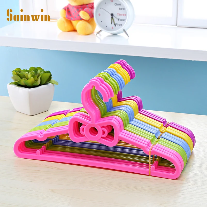 

Sainwin 10pcs/lot 28.5cm children small hangers kids plastic baby racks windproof clothes hanger for 0-7years baby