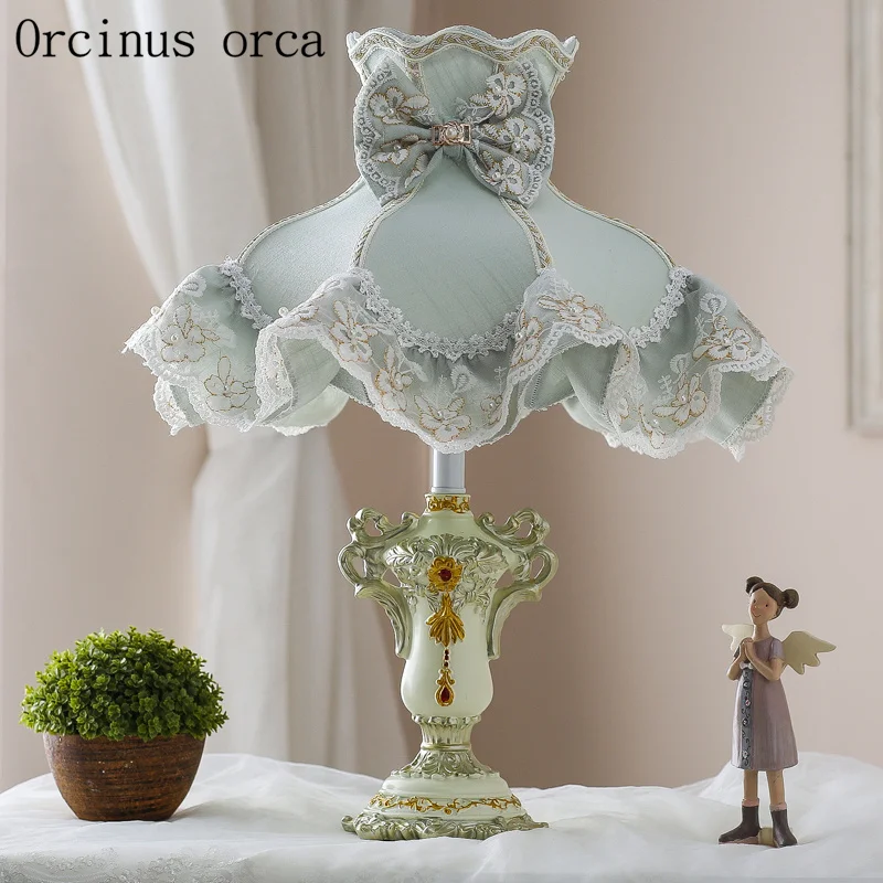 Korean small fresh garden cloth  table lamp Princess Room girls bedroom bedside lamp European creative warm desk lamp