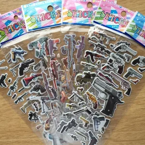 Quente! 1 pçs mundialmente famosa arma 3d adesivos decoração da parede casa dos desenhos animados mini adesivo geladeira notebook para crianças brinquedos gwolves 8 principais vendas adesivos de armas - №7