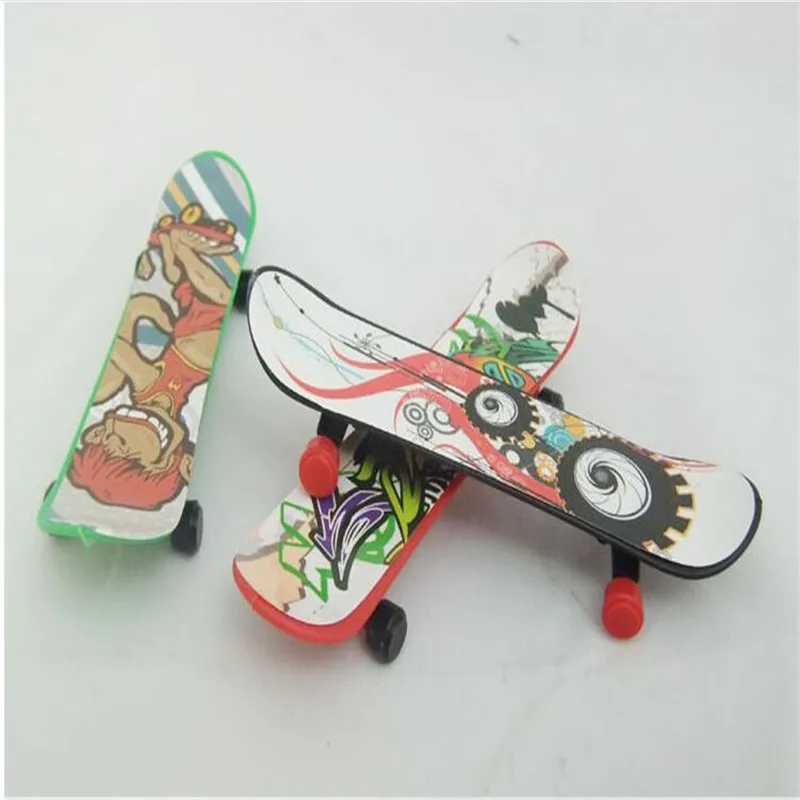 3PCS New Strange Creative Fingertip Sports Mini Finger Skateboard Toys per giocattoli caldi educativi per bambini