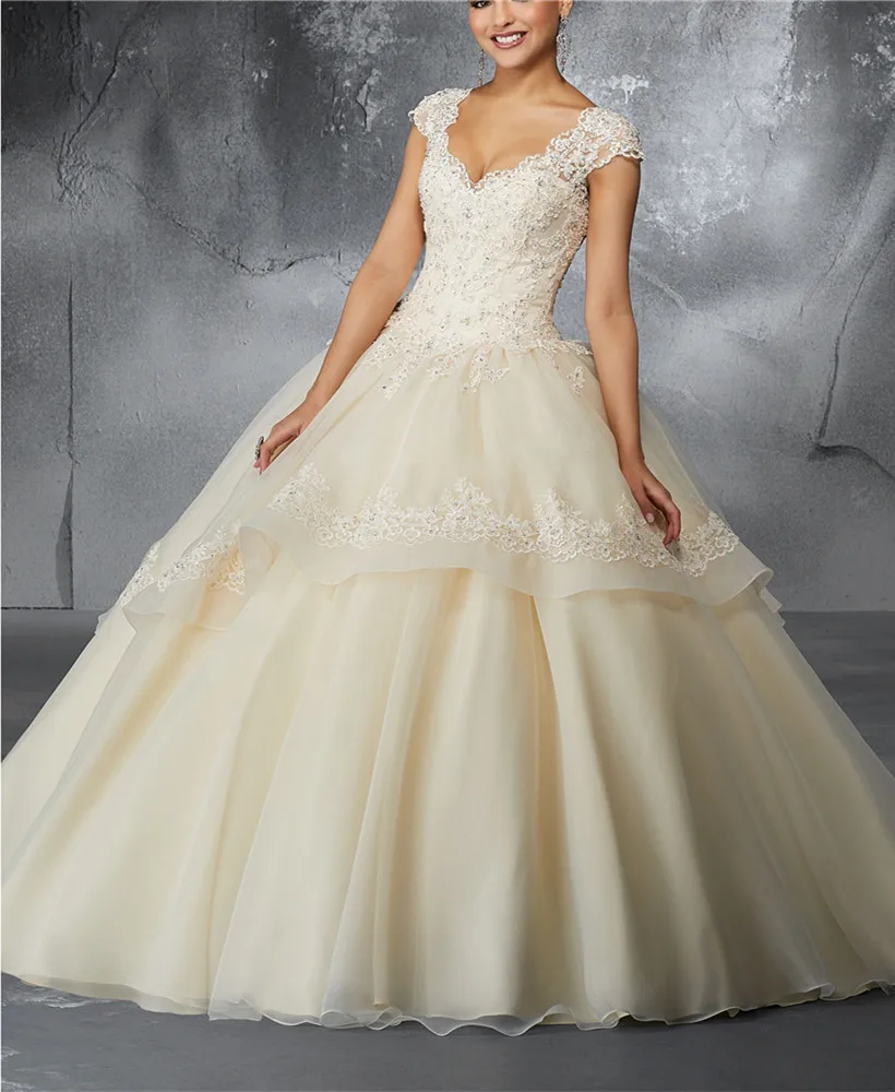 JaneVini Elegante Principessa Lilla Abiti stile Quinceanera Abito di Sfera 2019 Con Scollo A V Appliques In Rilievo Puffy Organza Abito Vestido Debuttante