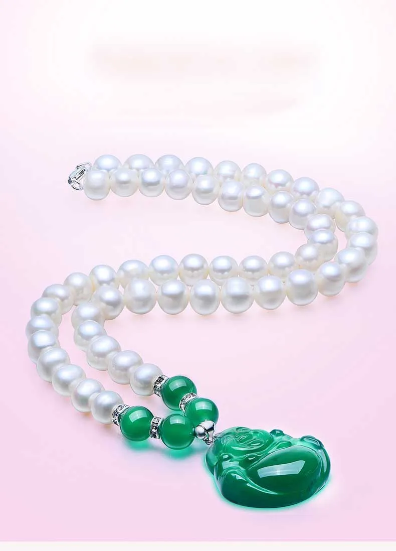 

Bright and full freshwater pearl necklace with green agate Laughing Buddha Pendant to send mother to elders friend