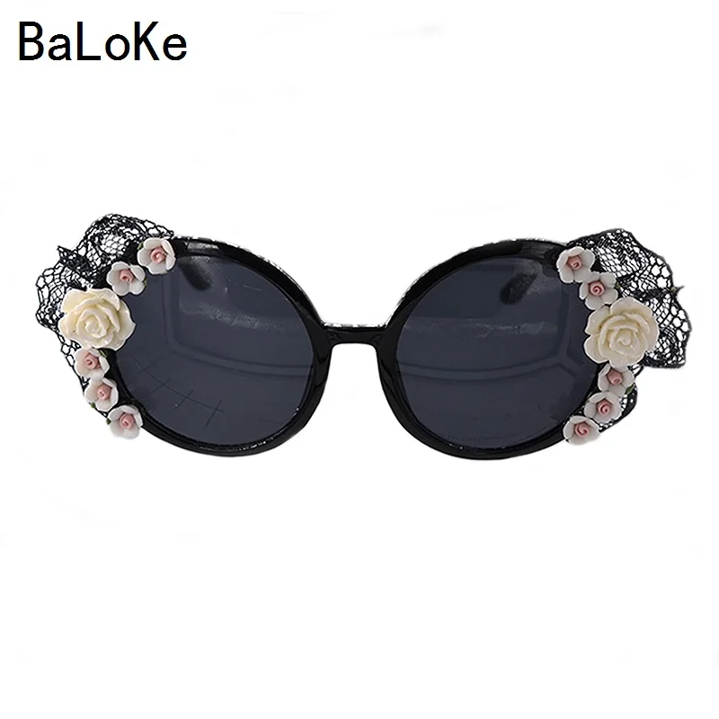 Fashion Baroque Vintage Sunglasses Pink Lace Flowers Sunglasses for Women Beach Oversize Sunglasses Fashion Jewelry Decoration