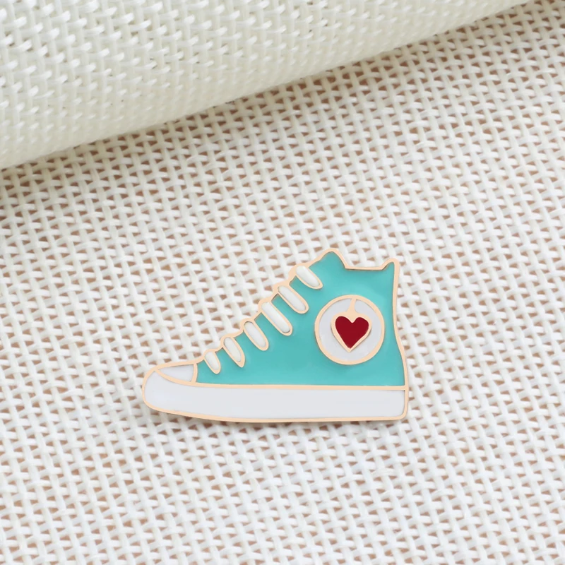 Fashion Brooch Skates Skateboard Sandals High Heels Women Enamel Badge Pins Shoes Metal Icon Shirts Jackets Backpacks Button Pin