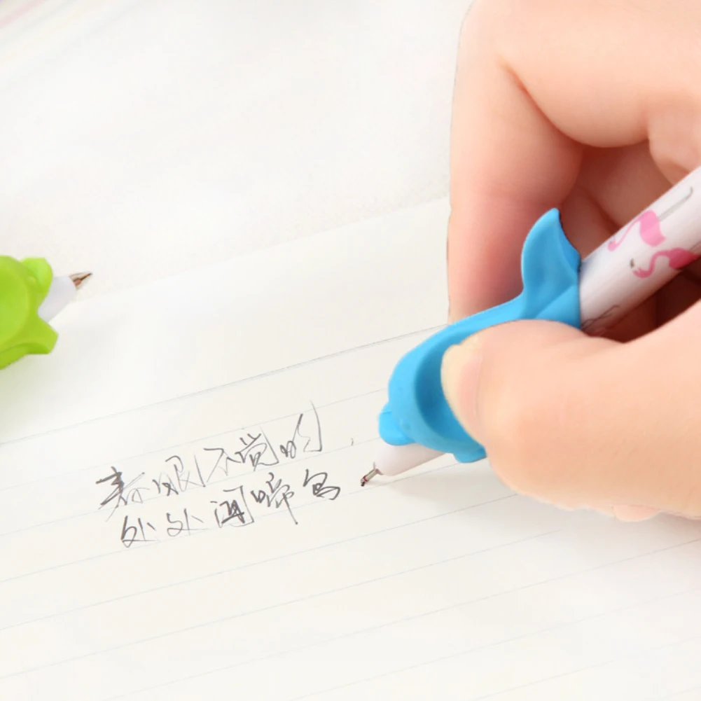 10Pcs Lembut Silicone Bahan Dolphin Pena Tahan Menulis Postur Koreksi Perangkat Anak Siswa Alat Tulis Belajar Alat Tulis