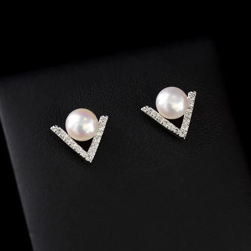 New Women Pearl Stud Earrings Elegant Crystal Triangle Earring for Ladies Wedding Ear Jewelry Brincos boucle d\'oreille Bijoux