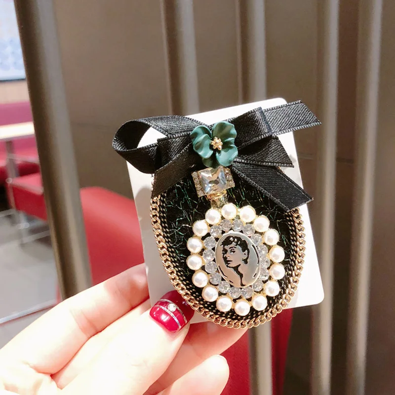 Vintage Luxury Black White Bow Bottle Pearl Flower Brooch Fashion Clothing For Woman Accessories