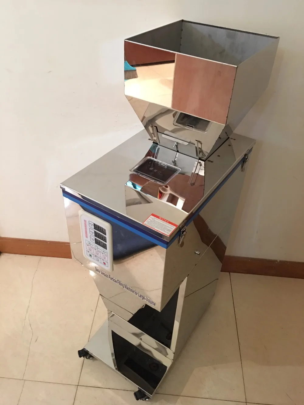 Food weighing packing machine 10-999g powder granular tea hardware materials filling machine Double vibration version