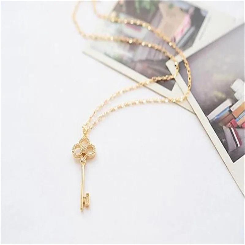 New Wholesale Fashion Hollow Crystal Rhinestone Key Chain Clavicle Womens Pendant Necklace For Women Jewelry