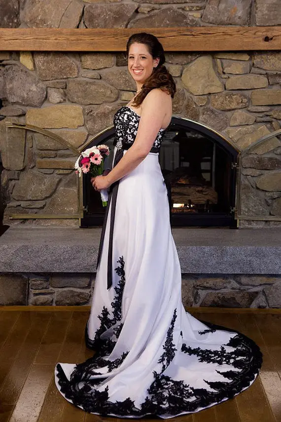 

Wedding Dresses A-Line Gothic Black and White Bridal Gowns Plus Size Bridal Gowns Wedding gown Vestido De Novia