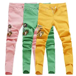 2019 nueva moda Pantalones vaqueros rasgados bordados para hombre Pantalones flacos Primavera Verano amarillo verde rosa Demin pantalones Plus Sizer