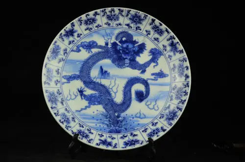 Exquisite Chinese Blue and White Porcelain Hand-painted Dragon Plate