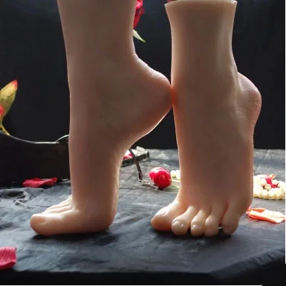 Free shipping Newest 1 Pair Realistic Silicone Lifesize Female Mannequin Foot Display  Foot Fetishes Foot Model