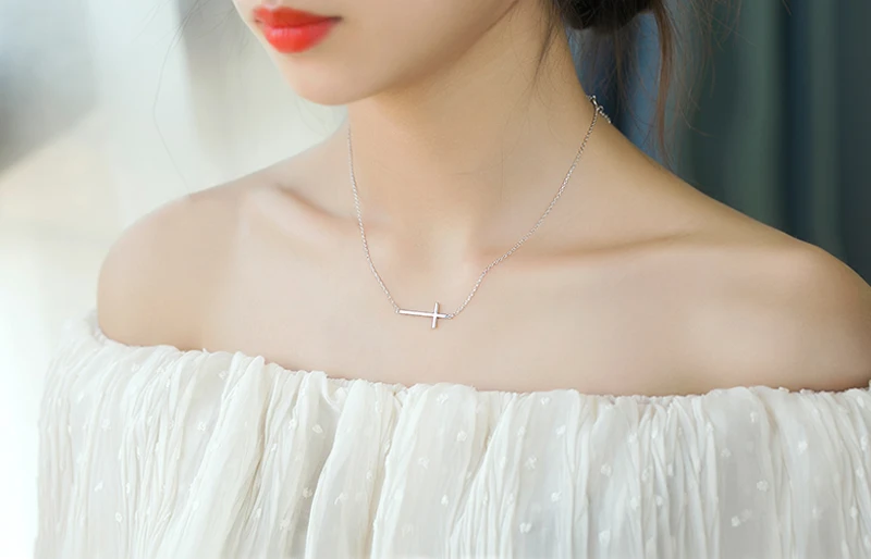 

Женское ожерелье с подвеской в виде креста из стерлингового серебра 925 пробы, простой романтический стиль, изысканные религиозные украшения на ключицы