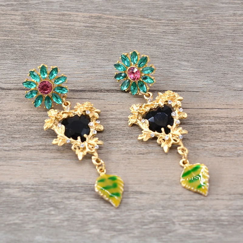 

Classic Heart-shaped leaves long earrings for women